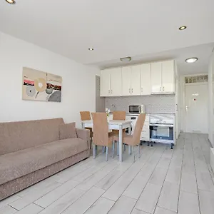 https://un-dormitorio-en-playa-de-las-americas.adeje-hotels.com